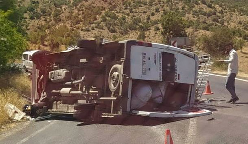 Bingöl-Diyarbakır yolunda kaza! 10 yaralı