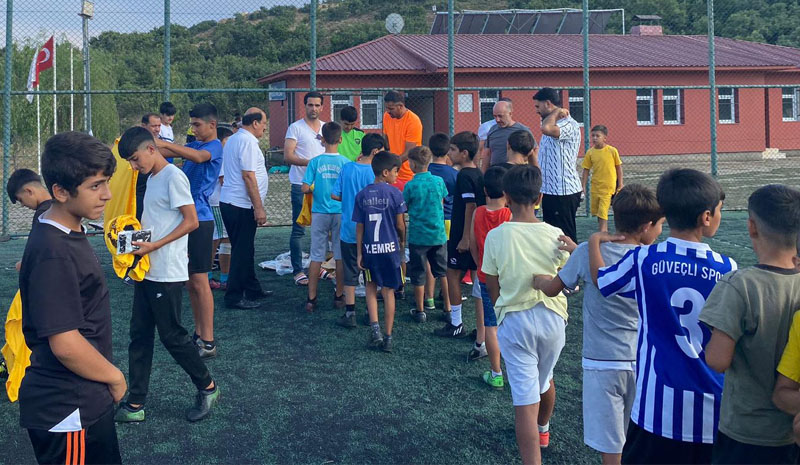 Bingöl İl Özel İdaresi`nden gençlere sportif destek