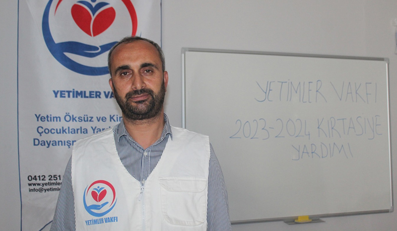 Yetim çocuklara kırtasiye yardımı