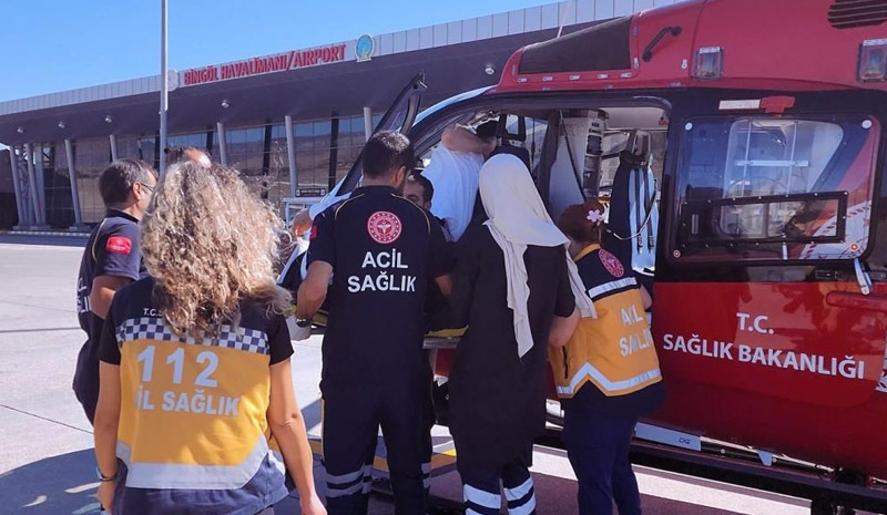 Bingöl`de ambulans helikopter yaşlı adam için havalandı