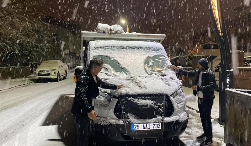 Karlıova`da beklenen kar yağışı başladı