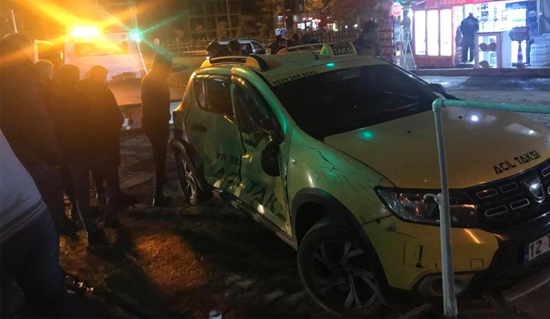 Solhan`da maddi hasarlı trafik kazası