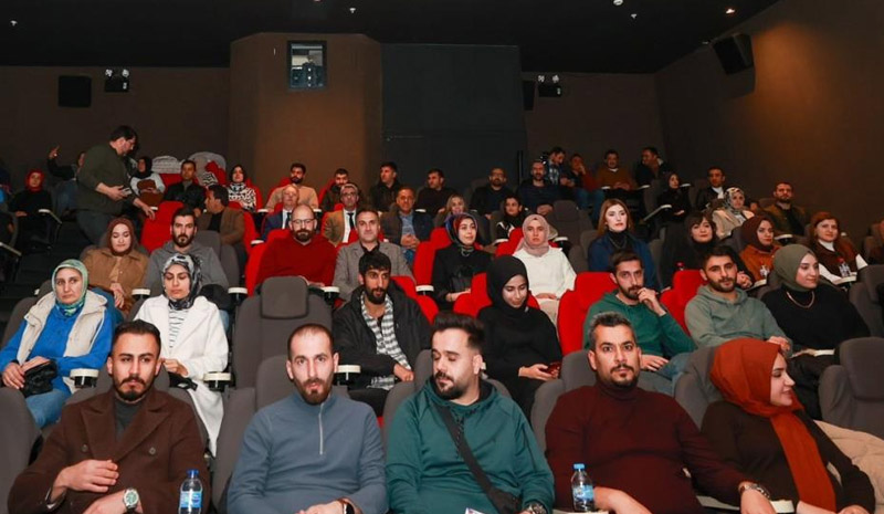 Vali Usta, öğretmenlerle birlikte `Aybüke; öğretmen oldum ben` filmini izledi
