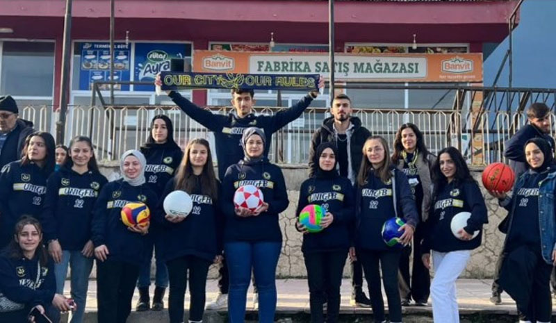 Genç Fenerbahçeliler`den spor malzemesi desteği