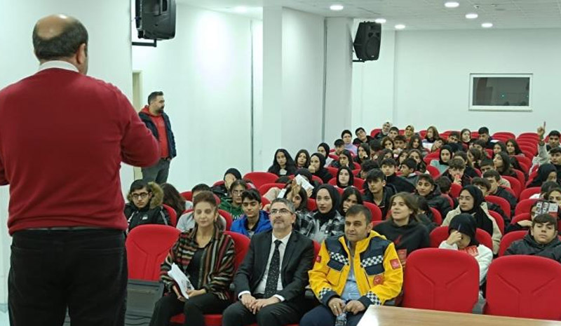 Bingöl`de öğretmen ve öğrencilere ilk yardım semineri