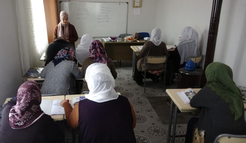 Okula gidememişlerdi! Şimdi kurslarda okuma yazma öğreniyorlar