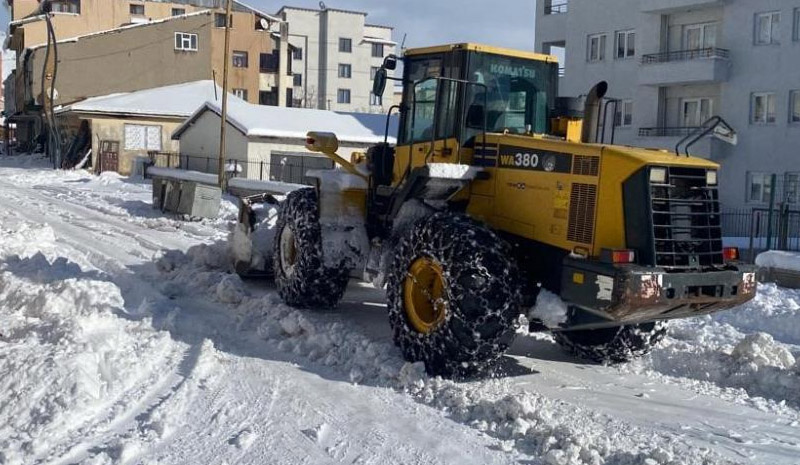 Karlıova Belediyesi karla mücadeleye başladı