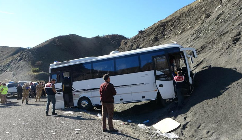 Taziye yolunda kaza! 27 yaralı