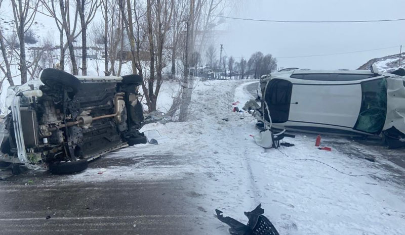 Karlıova`da trafik kazası; 1 yaralı