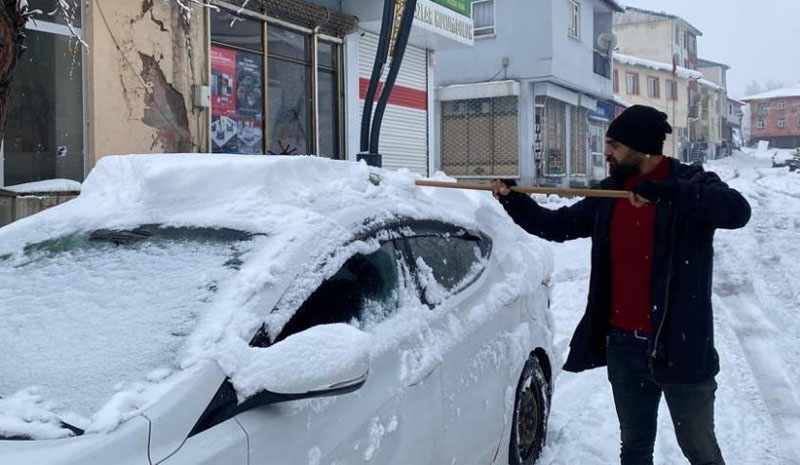Karlıova`da kar çile de olsa vatandaş memnun