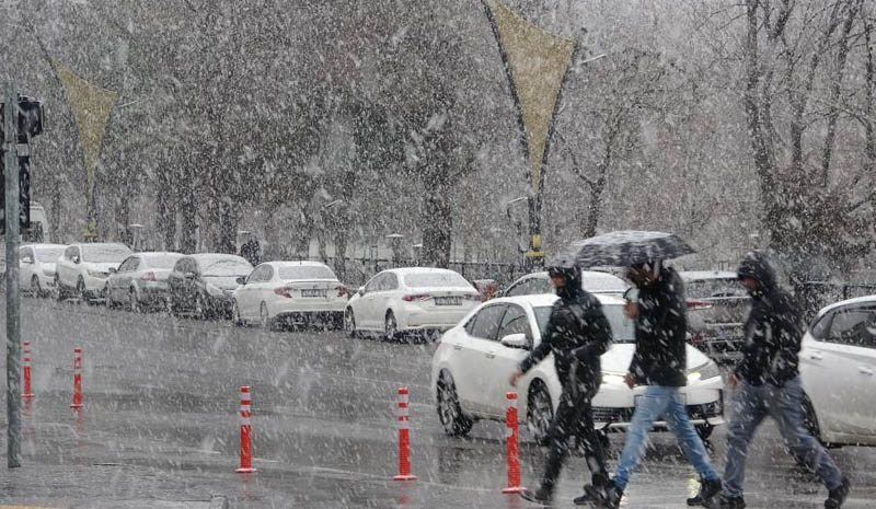 Bingöl merkezde beklenen kar yağışı başladı