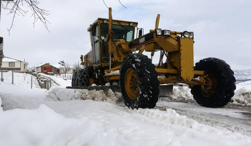 Köy yollarında karla mücadele seferberliği