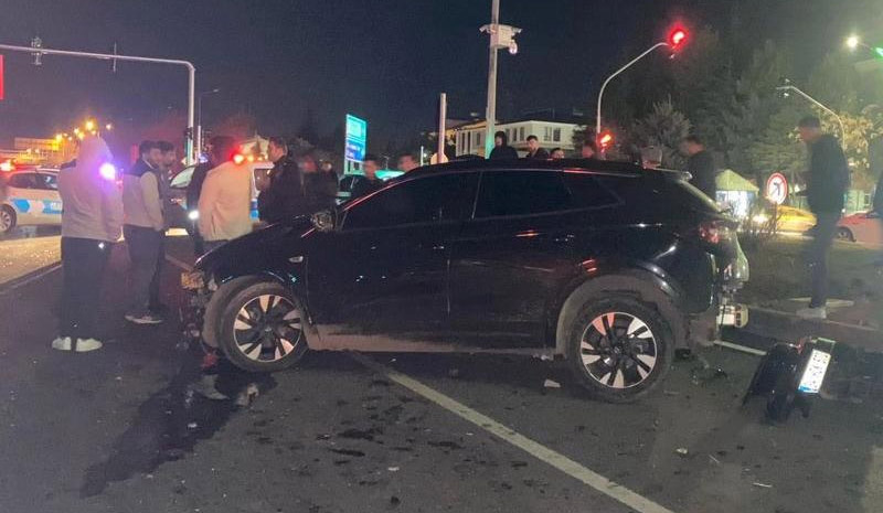 Bingöl`de zincirleme trafik kazası: 5 yaralı