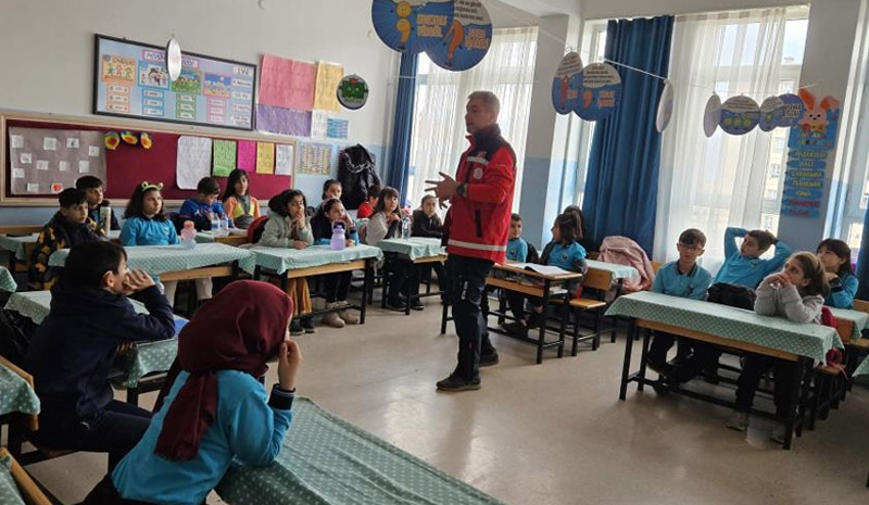 Okullarda deprem tahliye eğitimi