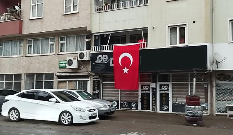 Bingöllü şehidin dede evine Türk bayrağı asıldı