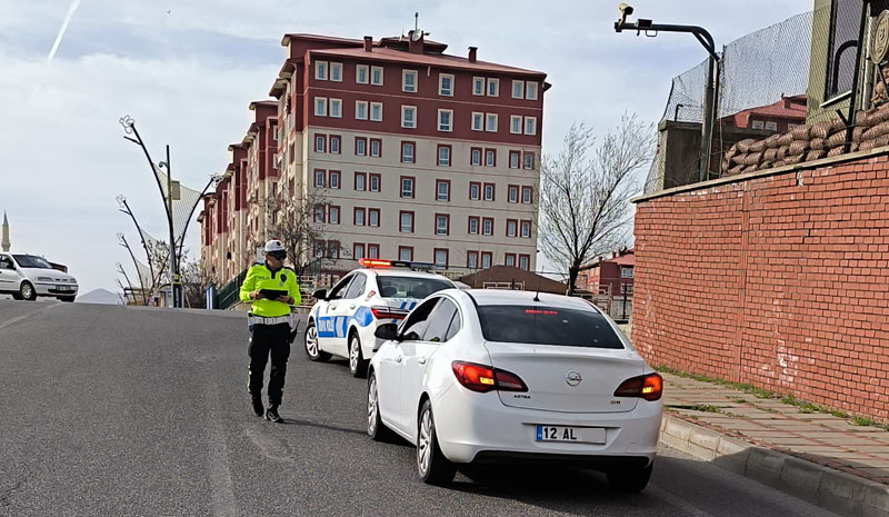 DİKKAT! RADAR VAR. Bingöl polisinden bayram denetimi