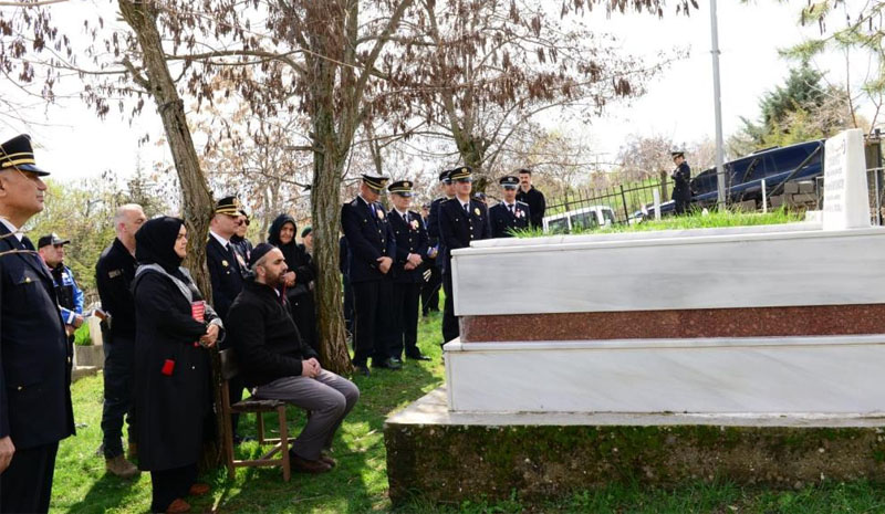 Bingöl polisinden şehit kabirlerine ziyaret