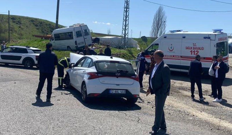 Bingöl`de trafik kazası: 4 yaralı