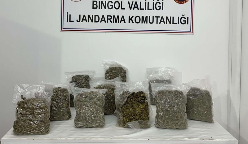 Bingöl`de uyuşturucu sevkiyatına jandarma engeli! 2 gözaltı