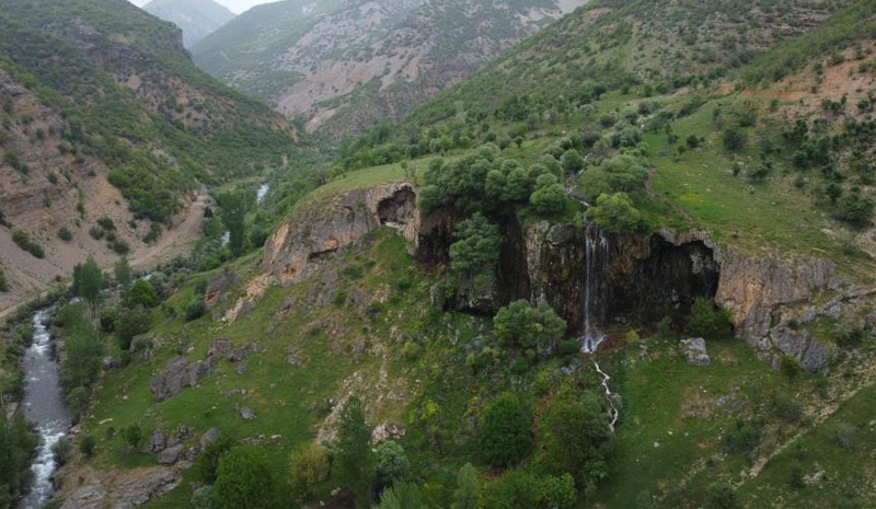 Bingöl`ün `Kayıp şehir` Pargasur şelalesi