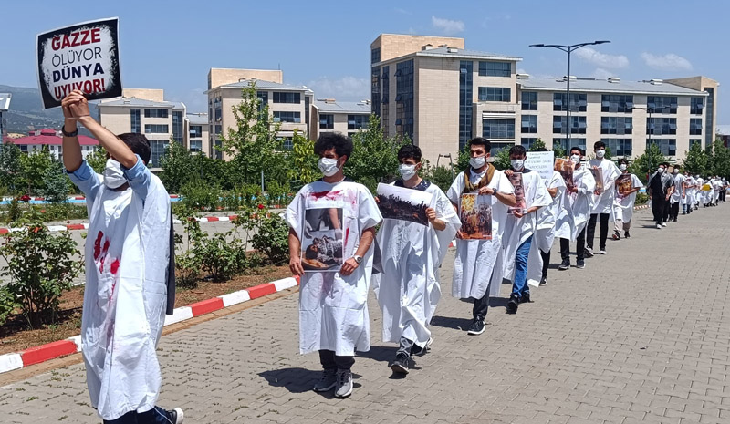 Bingöl Üniversitesi`nde `Kanlı Önlüklü` İsrail Protestosu!