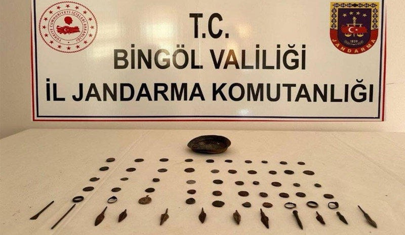 Bingöl`de tarihi eserleri kaçırırken yakalandılar