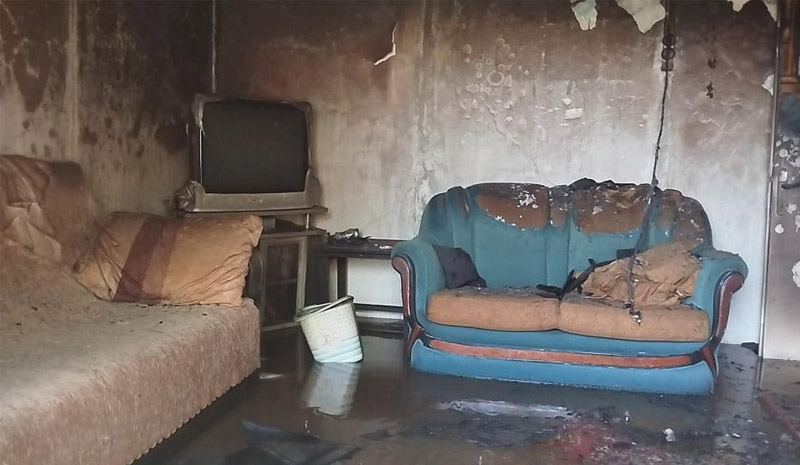 Yaşlı kadını yangından komşusu kurtardı