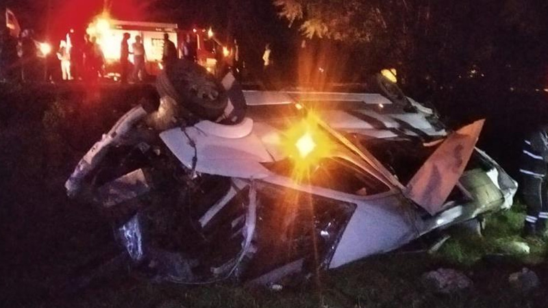 Bingöl`de Ata Çarpan Minibüs Şarampole Devrildi: 13 Yaralı