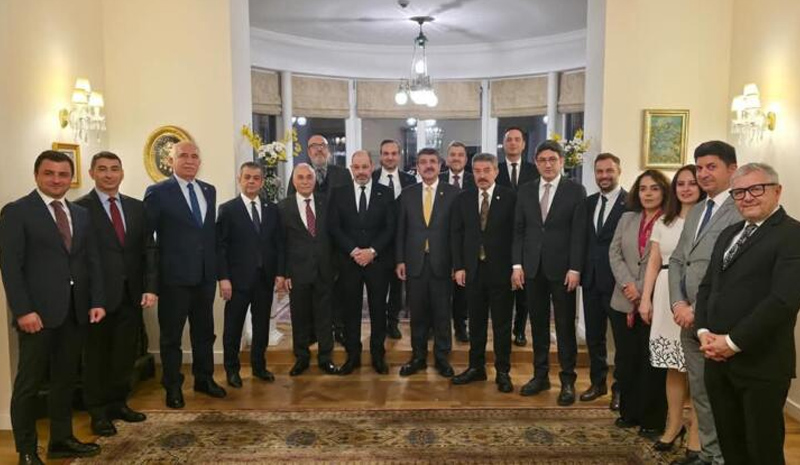 Polonya`da Bingöl Balı hediye edildi