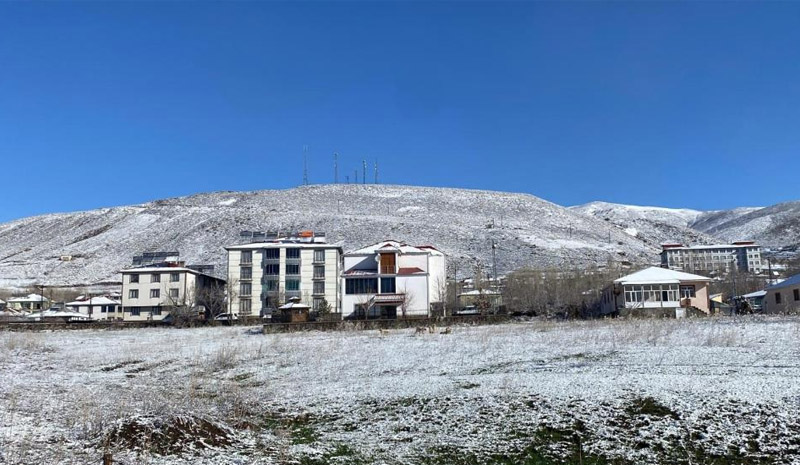 Nisan`da havalar ısınacak diye beklerken kar etkisi fena üşüttü!