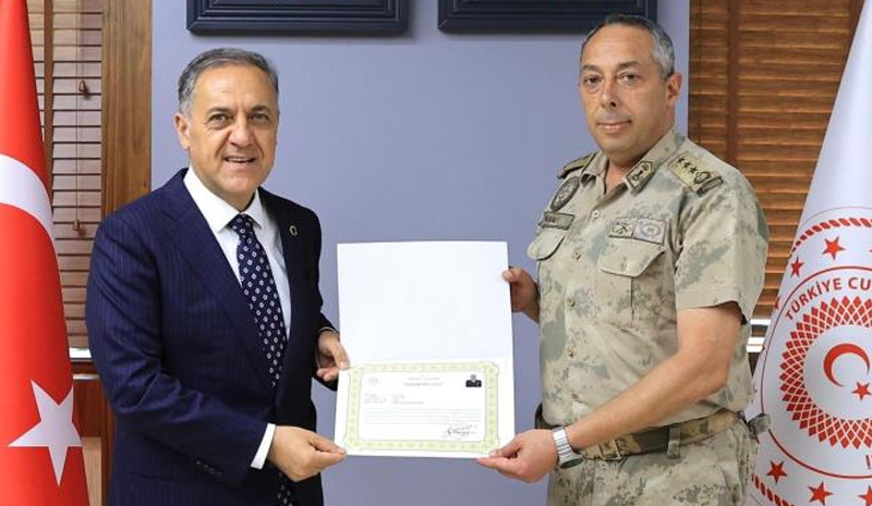 Bingöl`de 20 yıllık cinayeti çözen ekibe başarı belgesi verildi