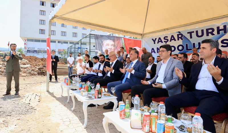 Turhan ailesinin yapacağı okullardan ilkinin temeli atıldı