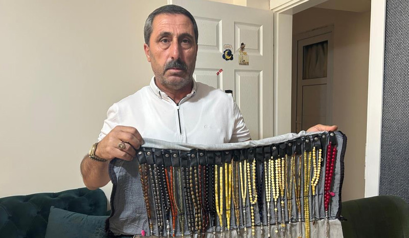 35 yıllık tespih koleksiyonunu Gazze için satışa çıkardı