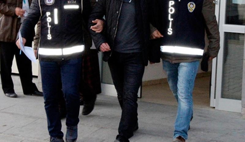 Bingöl`de polis kılıklı dolandırıcı tutuklandı