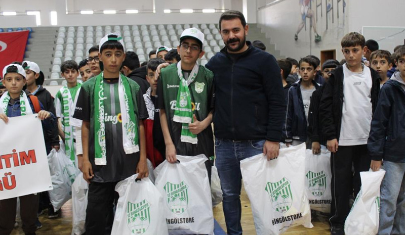 Bingöl`de 750 öğrenciye forma desteği