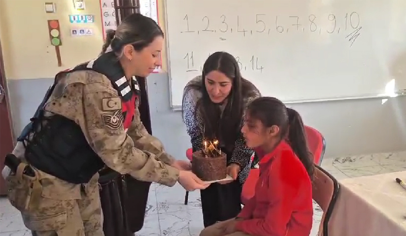 Bingöl Jandarma`dan Öğretmenler Günü Ziyareti