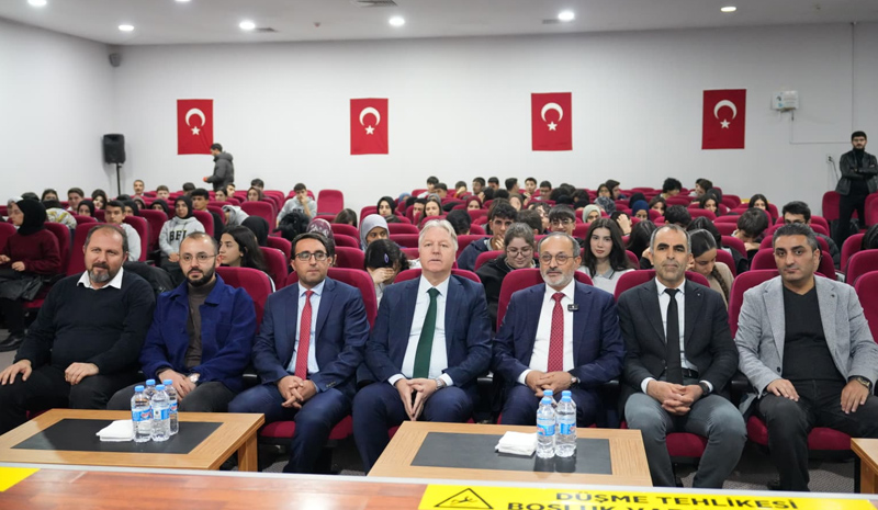 Rektör Çelik`ten öğrencilere tavsiye; 