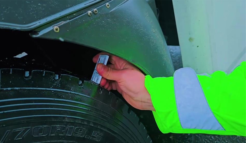 Jandarma trafik ekiplerinden kış lastiği denetimi