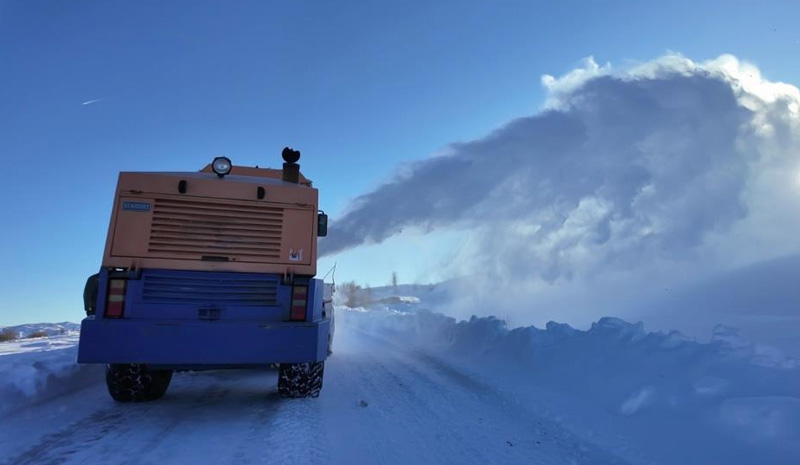 Bingöl`de karla mücadele çalışmaları sürüyor