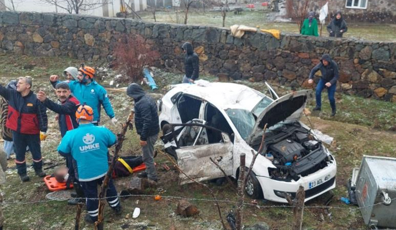 Bingöl`de kontrolden çıkan otomobil takla attı! 7 yaralı
