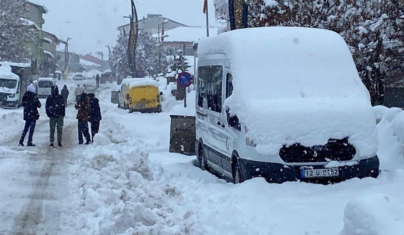 Karlıova`da kar yeniden bastırdı