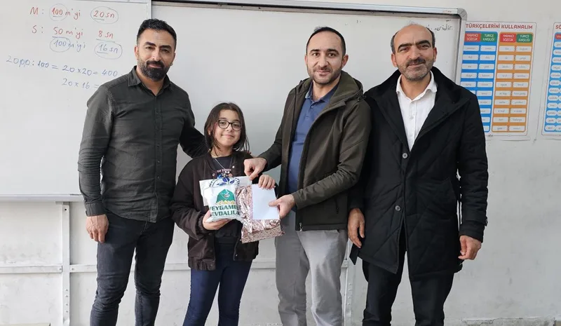 Genç`te Umre Ödüllü Siyer Sınavında Dereceye Giren Öğrencilere Ödülleri Verildi