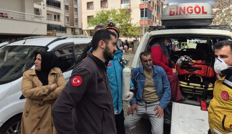 Bingöl`de korkutan yangın! 13 kişi dumandan etkilendi