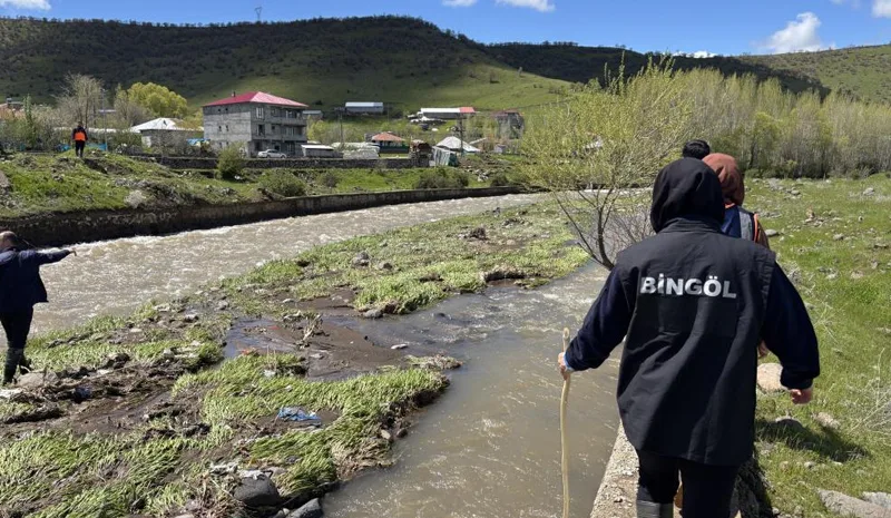 Bingöl`de 229 personel kayıp öğretmen için sahada