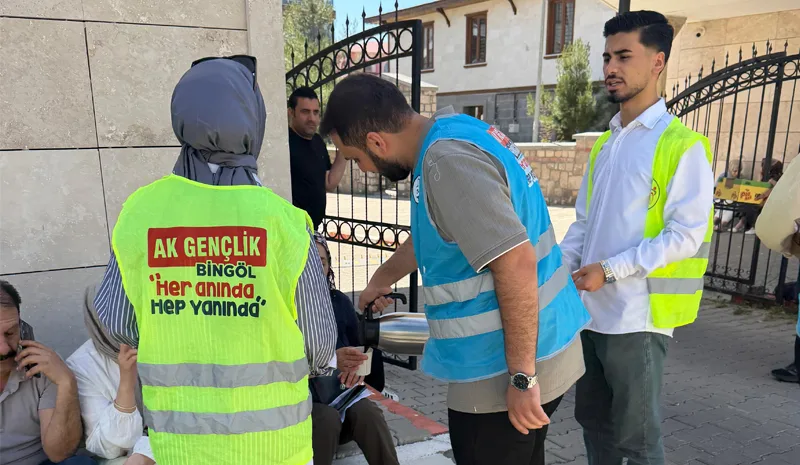 AK Parti Bingöl Gençlik Kolları`ndan YKS Günü İkram Desteği