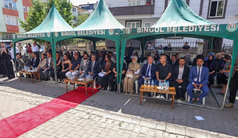 Bingöl`de Duygu Dolu Açılış: Akın Akınözü Gözyaşlarını Tutamadı