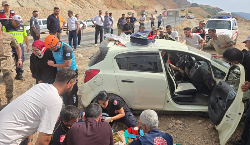 Bingöl`de Trafik Kazaları: 12 Kişi Yaralandı