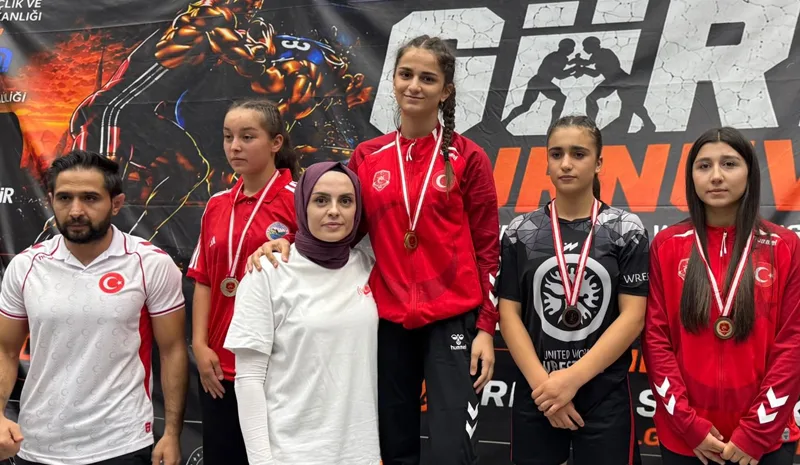 Bingöllü güreşçiler minderi salladı: 8 derece birden!