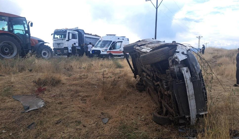 Bingöl`de otomobil şarampole yuvarlandı: 4 yaralı