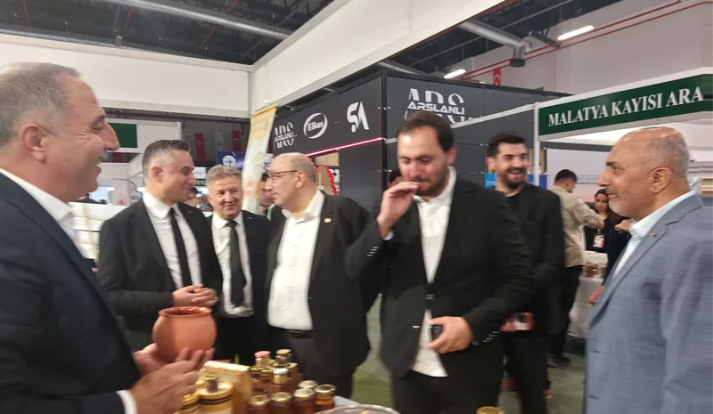 Bingöl Balı, Elâzığ Fuarı`nda yoğun ilgi görüyor
